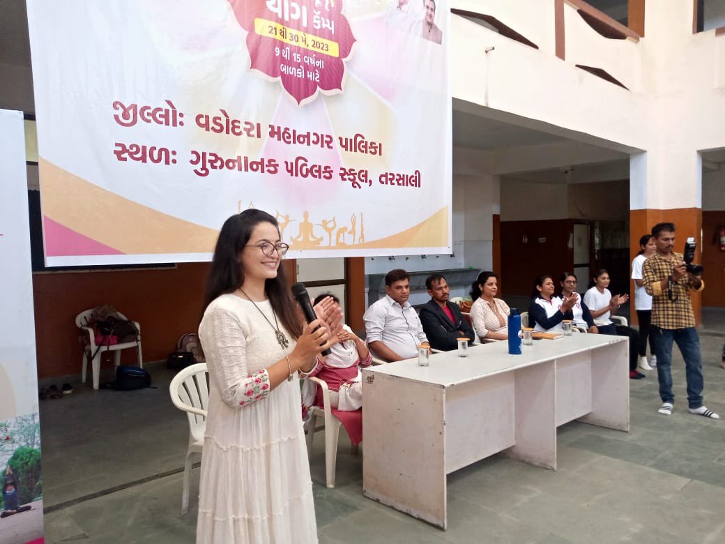 priyapvt's tweet photo. Brain Yoga with kids is my Favourite ❤️ 
Thank you @GujaratYogBoard for giving me opportunity to perform with kids 🙏🕉️ https://t.co/uUqNUnHXTl