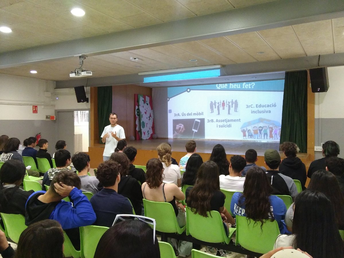 BoscoGlobalONGD's tweet photo. 👍 Dilluns a l' @inspviana fent l'Acte de Reconeixement del projecte #APS #Sompartdelcanvi realitzat per l'alumnat de 3r d'ESO 💪 Han decidit abordar diferents temàtiques: #assetjament #educacióinclusiva i #úsabusiupantalles 👉Amb @SEDCatalunya i el suport de @barcelona_cat https://t.co/FkeFQGJryT