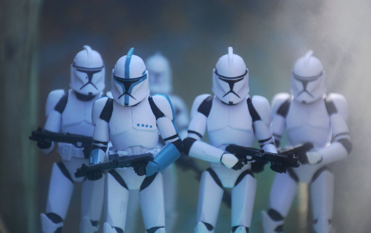 Call in the troops 

#readfivestandingby 🚀
#hasbro #starwars375 #starwarspics #toyphotography #hasbrostarwars #TVC #thevintagecollection #troopers #clonetroopers #theclonetroopers #clonewars #theclonewars #phaseonetroopers #starwars