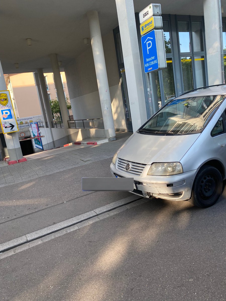 ☕️⏸️KaffeePause_LPS (@kaffeepause_lps) on Twitter photo Engelbergerstrasse #Freiburg <a href="/PolizeiFR/">Polizei Freiburg</a>
Auto versperrt Tiefgaragen einfahrt!
2 Polizisten die vom Bäcker/Einkauf kommen sehen es laufen weiter!
Wie beim MediaMarkt: "nicht meine Abteilung!" Engelbergerstrasse #Freiburg <a href="/PolizeiFR/">Polizei Freiburg</a>
Auto versperrt Tiefgaragen einfahrt!
2 Polizisten die vom Bäcker/Einkauf kommen sehen es laufen weiter!
Wie beim MediaMarkt: "nicht meine Abteilung!"