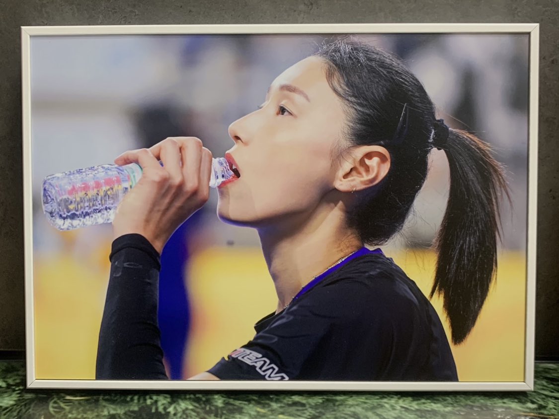 RT이벤트/여배팬,국내주소지 한정(비계,거래계는 제외됩니다.) 
늘 진심으로 언니를 응원하는 팬분들께 감사한 마음을 담아 연경언니 인화사진+슬림베젤 액자 세트를 한분께 보내드립니다💕
당첨자 발표는 6월 10일(토)예정이며,이후 유튜브 채널 댓글 이벤트도 진행예정이니 많은 관심 부탁드려요😉❣️