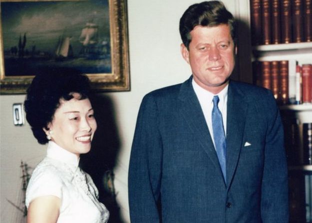 61 Years Ago Today, on #ThisDayInHistory, #President #JohnFKennedy meets with Chairwoman of Chinese Refugee Relief, Anna C. Chennault at The @WhiteHouse on June 2, 1962 🇺🇸🌏 @JFKLibrary @JFKonThisDay @RadInstitute @WhiteHouseHstry #JFK #POTUS #POTUS35 #1960s #Sixties #History