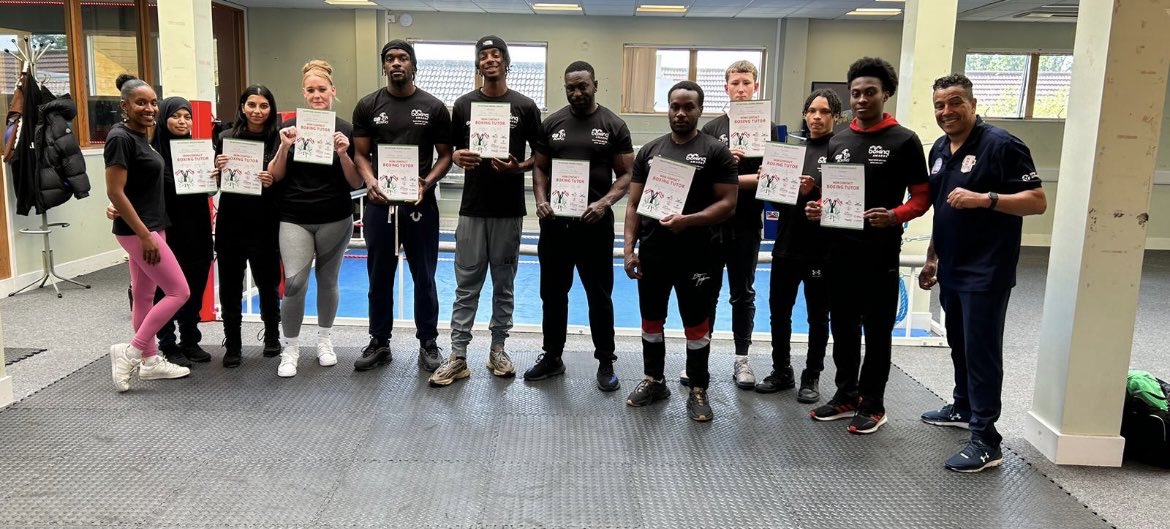 Barking London #boxingtutor course to ⁦<a href="/Mumsonamission3/">Mumsonamission20</a>⁩ a community of people dedicated in supporting the community out of poverty and building on local cohesion. They use boxing as a tool to keep the young people active and build on there confidence 👊🏾💥