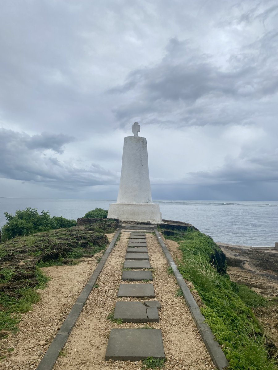 outdoorjournals's tweet image. 📍Vasco Da Gama Pillar was built as a form of appreciation to the Malindi Sultan for welcoming him and his crew warmly, and was also used for navigating the sea….

#vascodagama #pillar #seanavigation