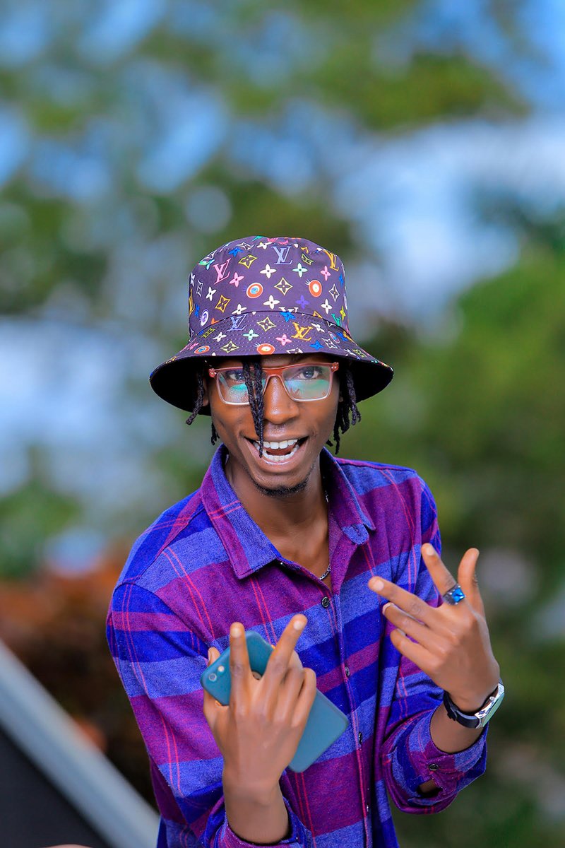 blackmarket247's tweet image. Discover the sensational Ugandan artist Rako Gynius! Unveiling his debut album 'Namunigina' under Black Market Records. Experience his mesmerizing beats and traditional instruments on all Digital Streaming Platforms. 
bit.ly/SpotifyNamunig…

#whatisawomen #PrideMonth #Phyna𓃰