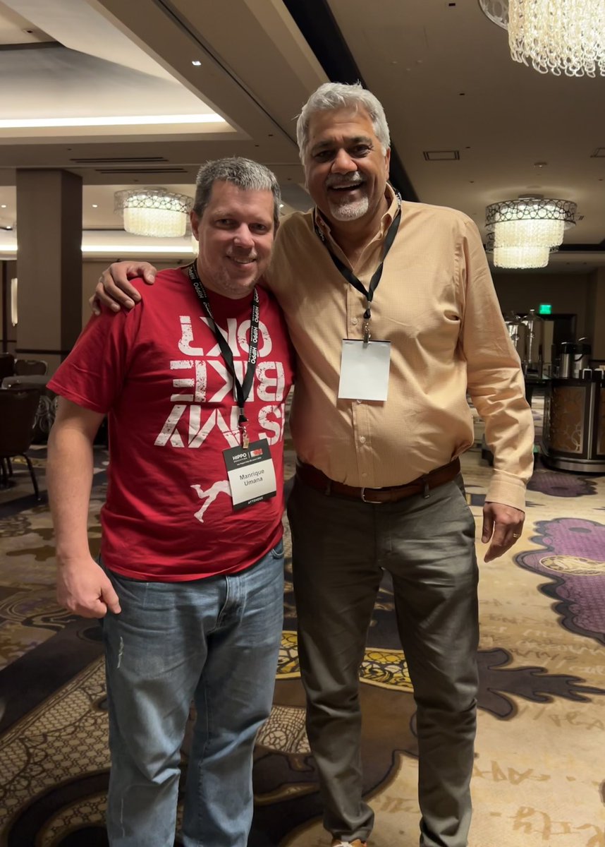 Definitely great to have met again and taken a photo with this EM / Ortho jedi master which is also a great speaker. @arunsayal1 #EEM23 @HippoEM @EssentialsofEM