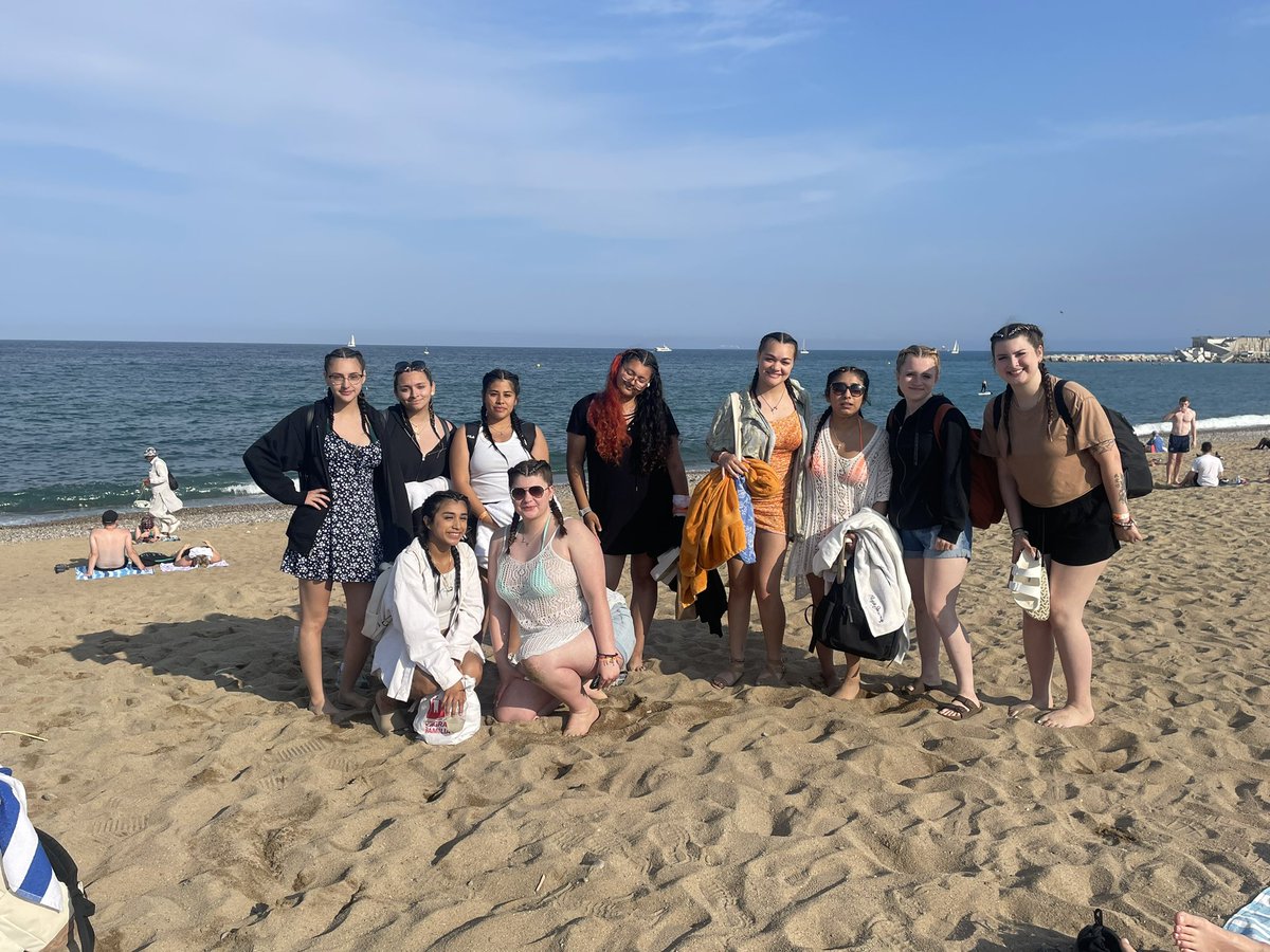 HEHS_SAFA's tweet photo. #HEHSHawks, #Exchange2023 Day #2 Barcelona-Playa https://t.co/YxlAiSfpHt