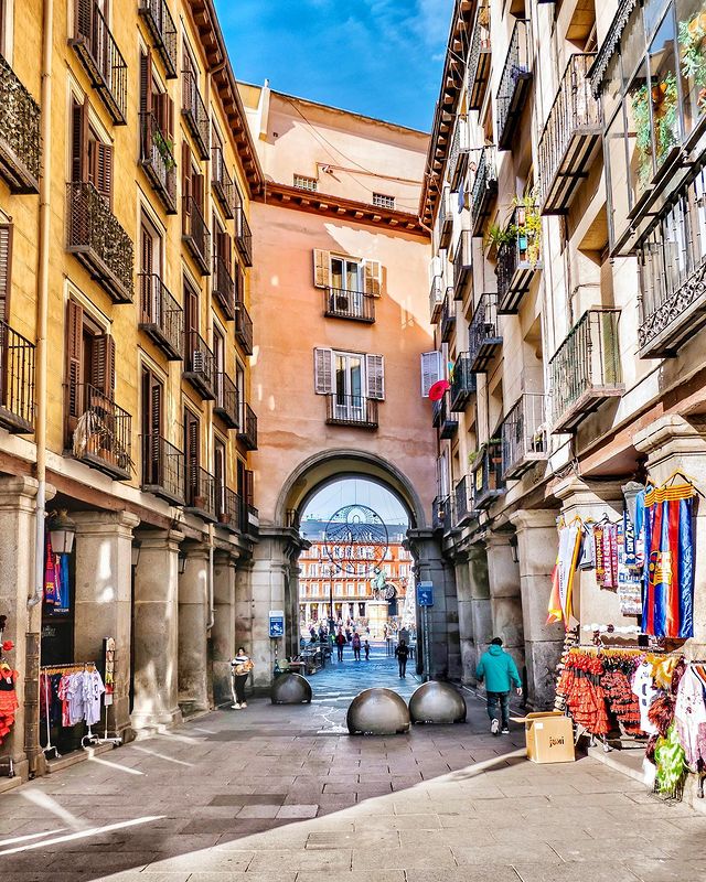 Buenos días; Calle Toledo (Madrid).
📷: george_kormpos (IG).

#VisitMadrid #Madrid #VisitaMadrid #Spain #PlanesMadrid #MadridCity #MadridSpain #MadridLovers