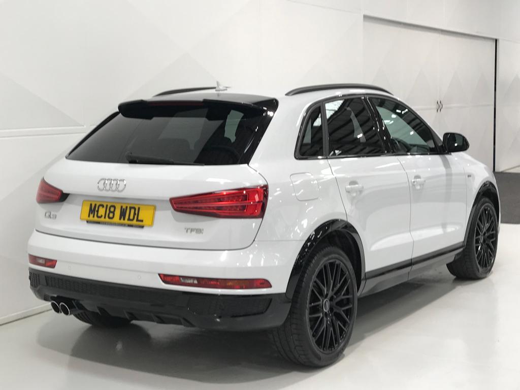 We LOVE our Audi's at the moment ...especially this white Audi Q3! With the Audi Black Edition sports styling, sat nav system, BOSE sound system, front &   rear park distance control, you just can't go wrong!
🚗 @AudiOfficial 
💻 motorlinedirect.co.uk/used-cars/audi…
#audiq3 #motorlinedirect