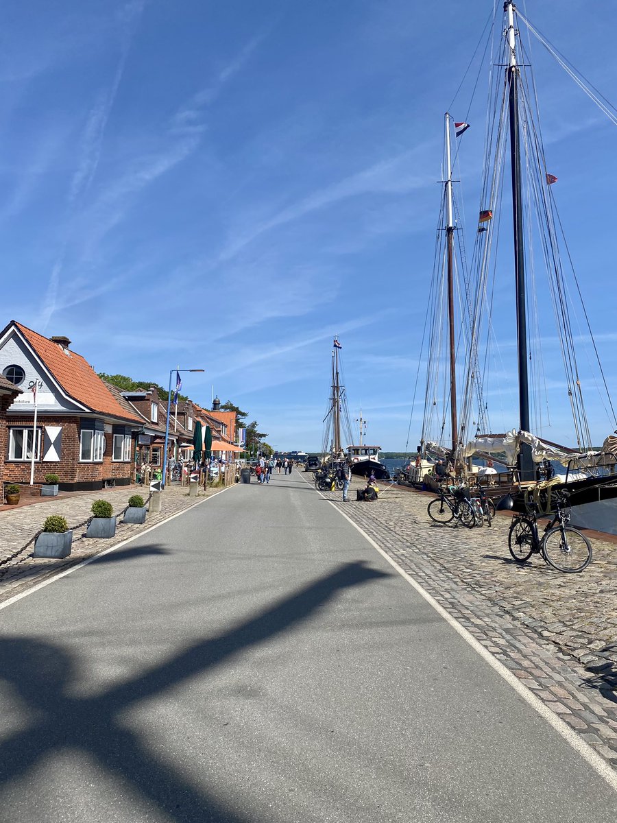 echteheldenkiel's tweet photo. Immer schön #tiessenkai #kielholtenau #artemis #harlinger https://t.co/OaGIapyf8F