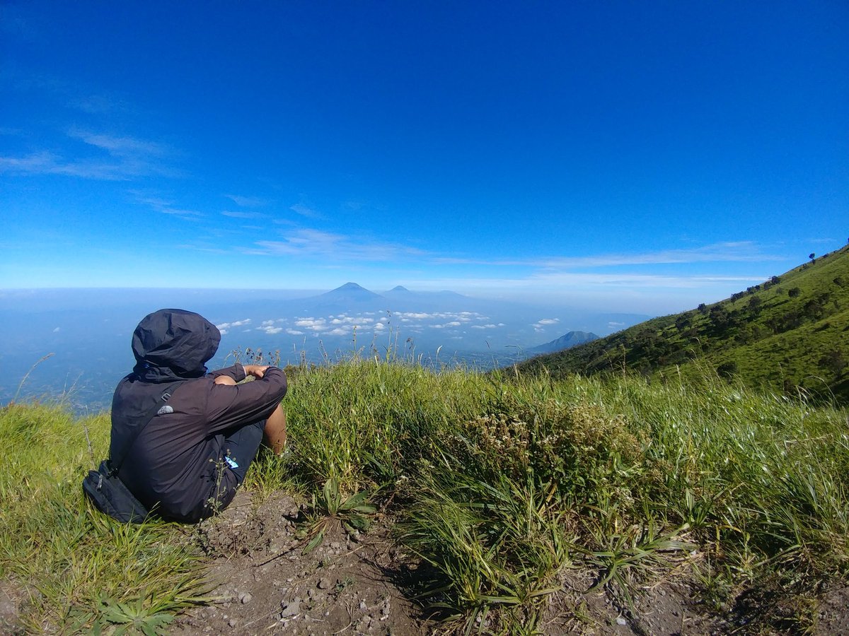 Qrt foto kalian yang lagi duduk sendirian