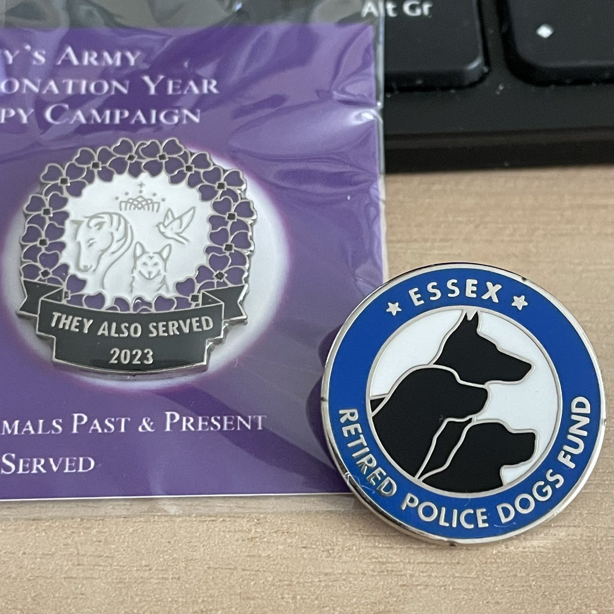 Proud to support these two charities working hard to provide support for the animals who have served. 

#policedog #K9 #policehorse #militaryhorse #militarydog #MurphysArmy #PurplePoppy #ERPDF #essexretiredpolicedogsfund #TheBeardyTog 

@MA_PurplePoppy @ERPDF
