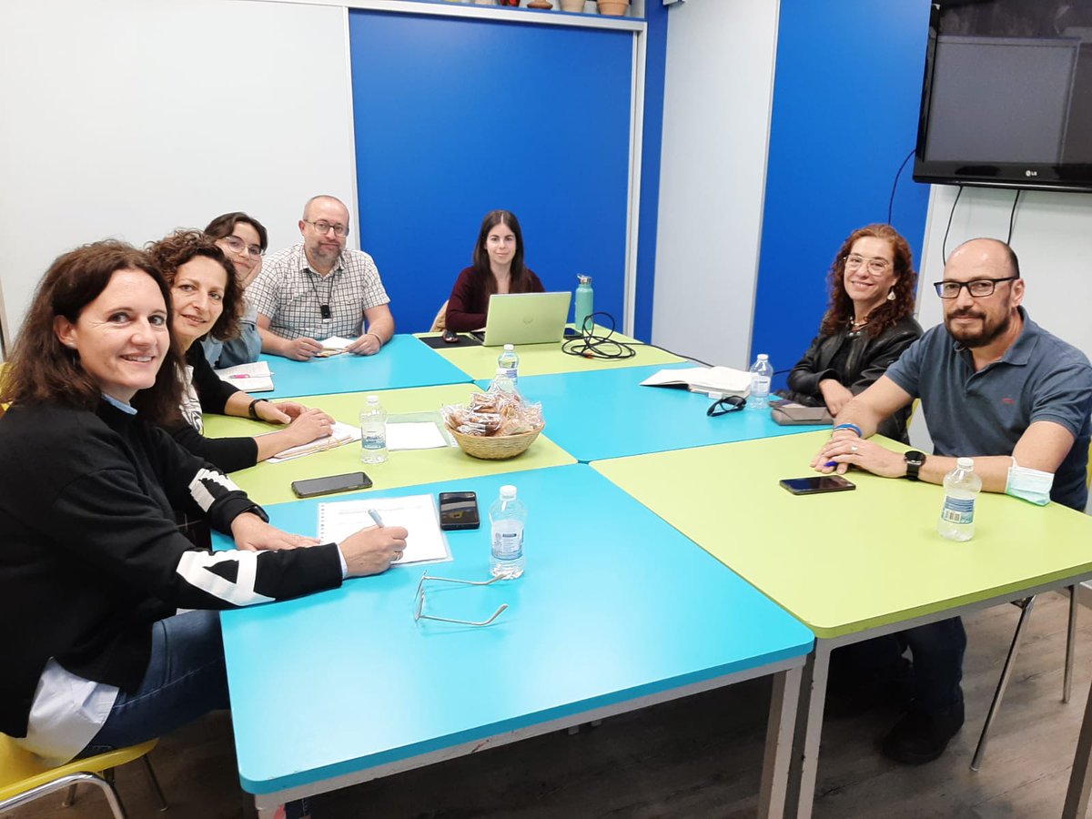 #GranadaRELAS sesiones trabajo con profesionales Red Vuela Guadalinfo abordando #ActivosenSalud #AccesibilidadSalud #BienestarEmocional #TicSaludenRed @CGAtarfe  @CGMORALEDA 
#CGjerezmarq
@GuadaHuescar @CGMontefrio 
<a href="/elenaquesada/">Elena Quesada</a> 
<a href="/ajruizmaresca/">AlbertoJRuizMaresca-Psicólogo-</a> <a href="/AnaRuth52378906/">Ana Ruth Bernardo de Paz</a> 
<a href="/TicSaludenRed/">TicSaludenRed</a>