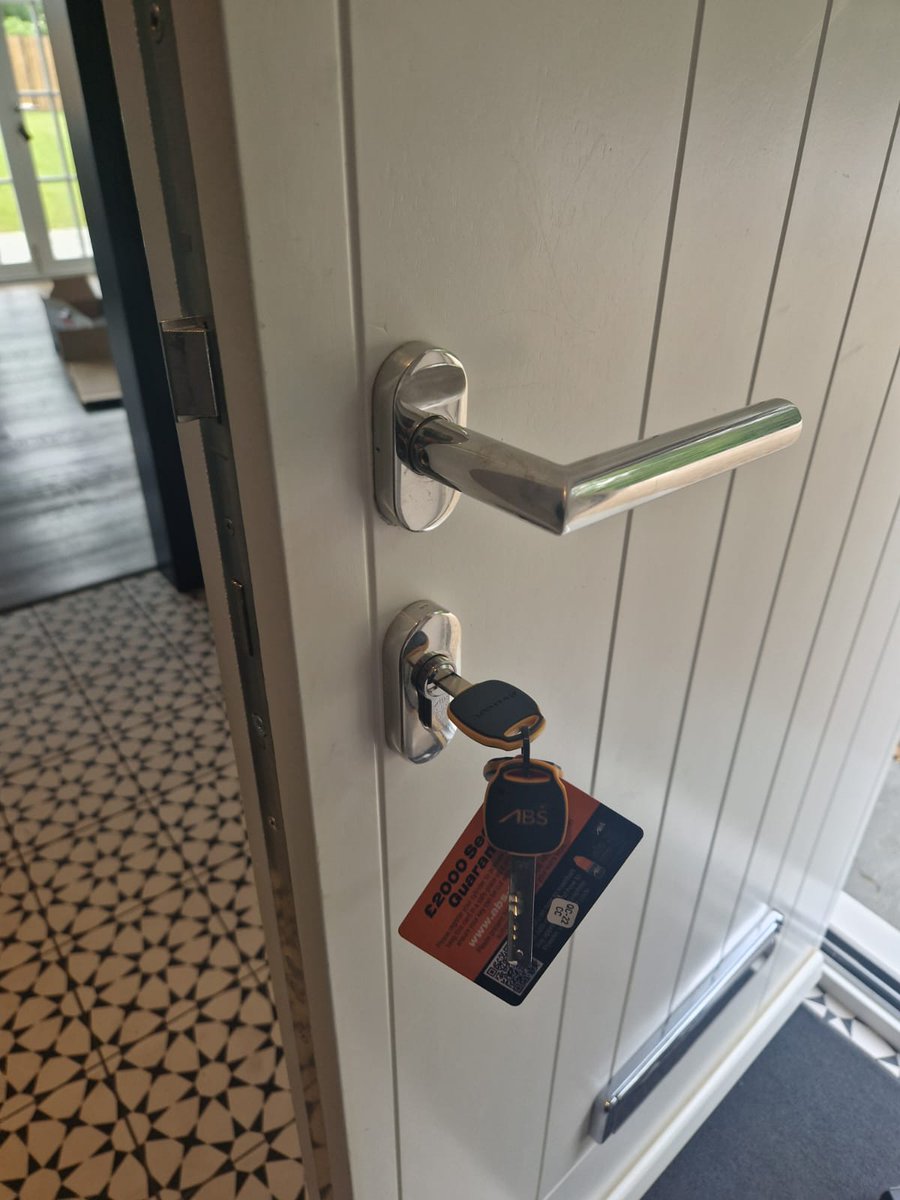 IKSLocksmiths's tweet image. Lock upgrade in Elstree - ABS 3 star antisnap british standard cylinder locks installed on front and back doors.

3 star anti snap clylinders are the most secure locks for upvc and composite doors. 

#bestlocks #antisnap #3star #highsecurity #ABS #britishstandard #MLAlocksmith