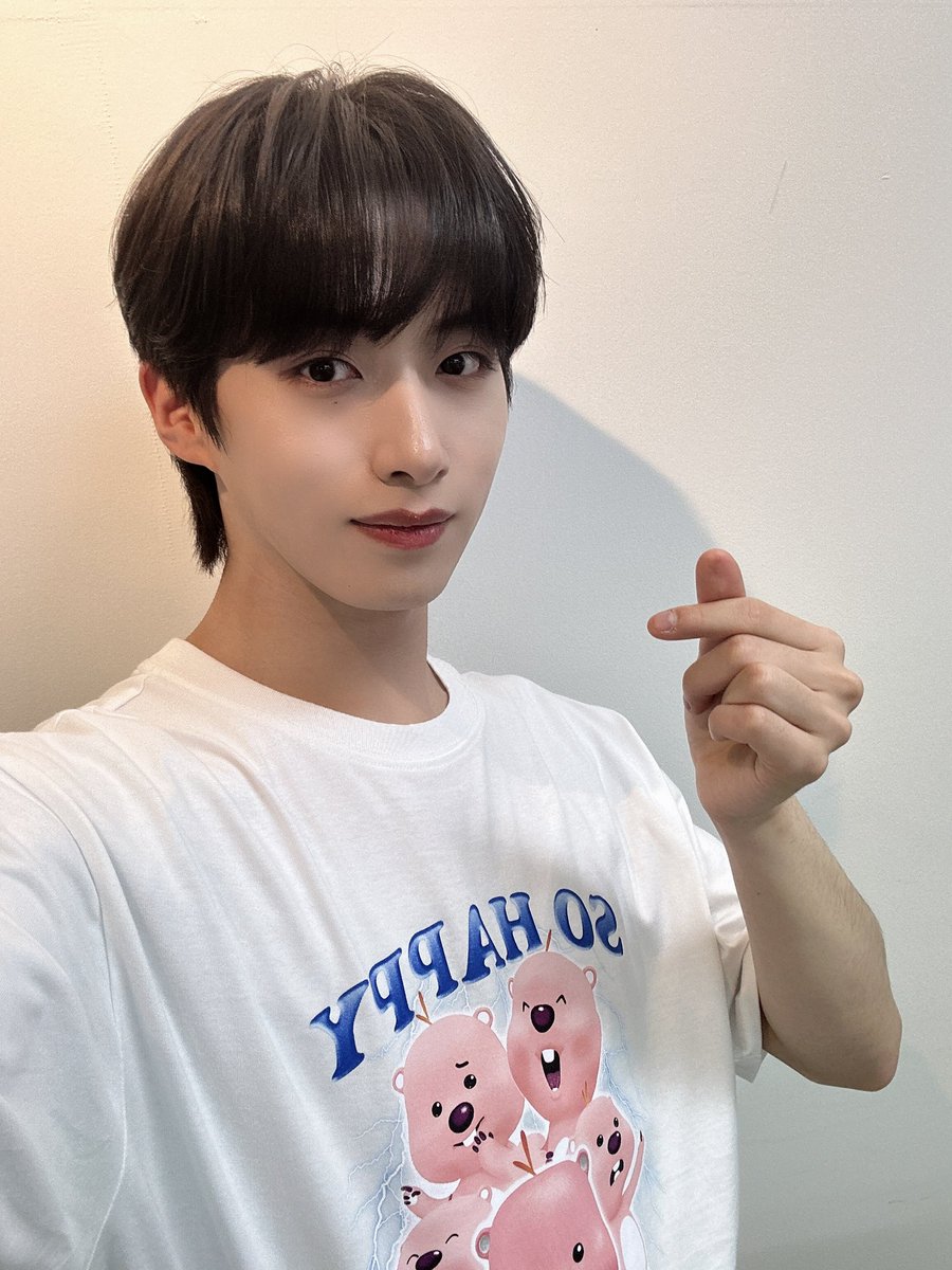 official_ONEUS's tweet photo. [#시온]
정말 기대 이상이야 루피는💖 루피와 함께한 시간 너무 행복했어~! 다음에 또 초대해주기야!! 다음에는 더 많이 이야기하자! 선물도 고마워💕
어제 라이브 놓친 달님들은 다시보기 되지롱!
오늘도 너무 많이 사랑해 우리 달님들🌏💜🌙 https://t.co/e7iawIHNvZ