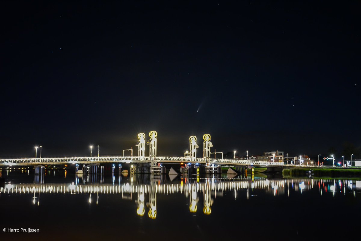 @DailyPicTheme2 Reflection of the bridge in Kampen

You can see comet Neowise

#kampen #DailyPictureTheme #nightskyphotography #IJssel #cometneowise #REFLECTION #reflections #hanzestadkampen