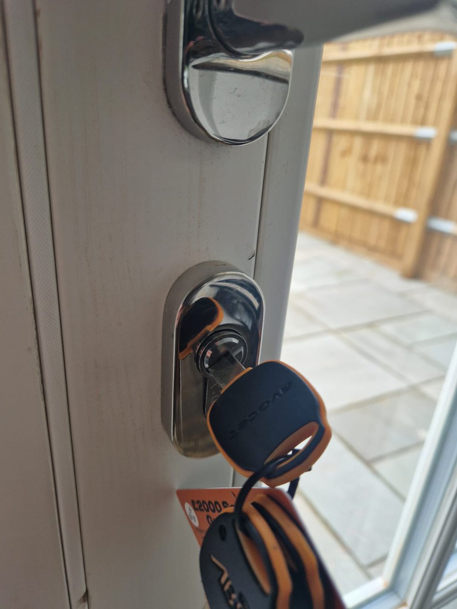 IKSLocksmiths's tweet image. Lock upgrade in Elstree - ABS 3 star antisnap british standard cylinder locks installed on front and back doors.

3 star anti snap clylinders are the most secure locks for upvc and composite doors. 

#bestlocks #antisnap #3star #highsecurity #ABS #britishstandard #MLAlocksmith