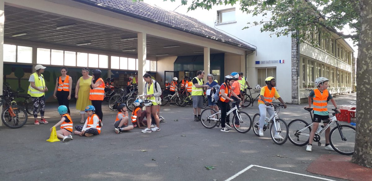 Départ de l'école Colombière pour le petit tour USEP21! BONNE ROUTE!
@OrUsep @21Dsden @usepnationale @BfcCrusep @GenerationVelo