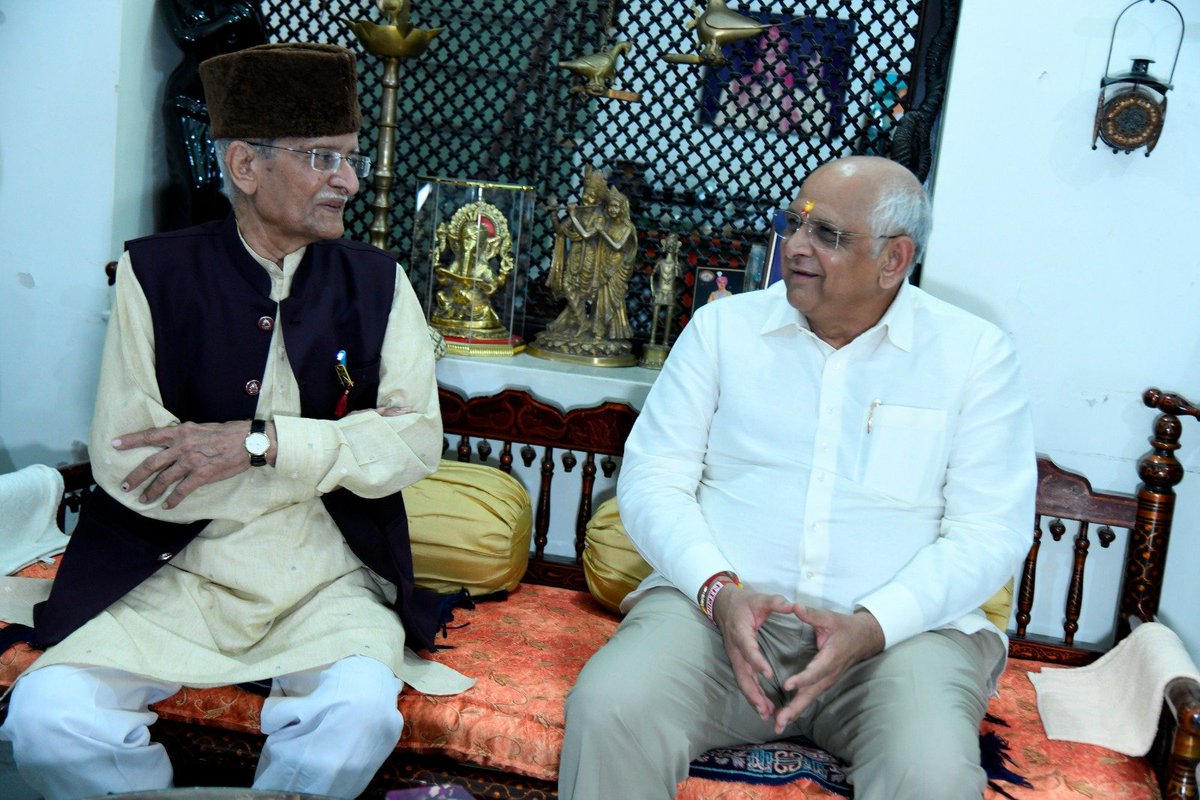 લોકસાહિત્ય ક્ષેત્રે ગુજરાતના સુવિખ્યાત લેખક, સંશોધક અને સંપાદક પદ્મશ્રી જોરાવરસિંહ જાદવ સાથે ભાજપાના ‘સંપર્ક થી સમર્થન’ અભિયાન અંતર્ગત મુલાકાત કરી. માનનીય વડાપ્રધાન શ્રી નરેન્દ્રભાઈ મોદીના નેતૃત્વમાં કેન્દ્ર સરકારના પ્રથમ ૯ વર્ષના જનહિતકારી કાર્યો અને યોજનાઓની માહિતી આપી.