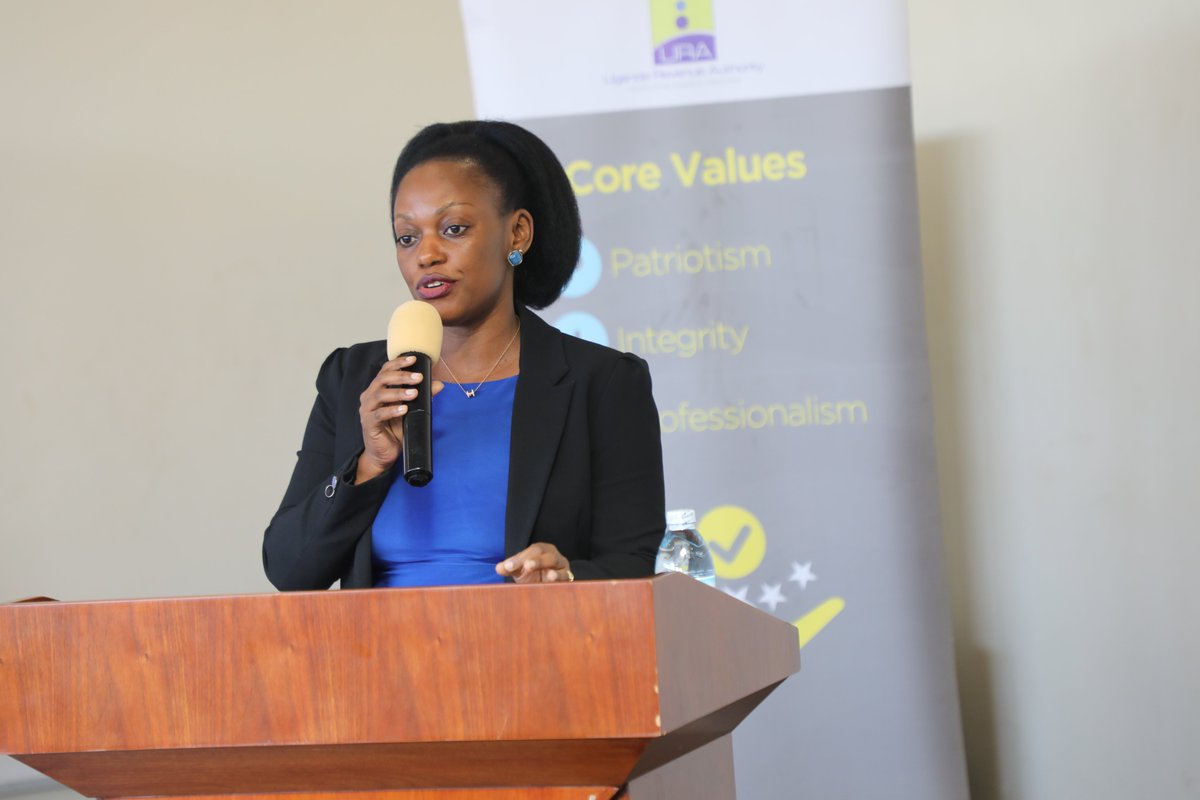 URAuganda's tweet photo. 𝐻𝑜𝑤 𝑤𝑖𝑙𝑙 𝑡ℎ𝑒 𝑀𝑅𝐴 𝑏𝑒𝑛𝑒𝑓𝑖𝑡 𝐴𝐸𝑂𝑠? Speaking at the launch, the Ag. Commissioner General Patience Rubagumya noted that the implementation of the MRA will improve clearance time, reduce cost of doing business &amp; build synergies between traders in the 2 countries. https://t.co/EVwaUwwsdt