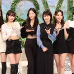 20歳前後の美女と並んでもこの輝きはすごい!50代の森高千里さん!