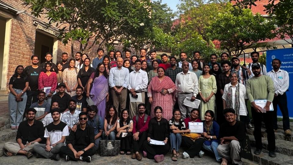 UNICEFIndia's tweet photo. Training the next batch of journalists to be child rights champions!🌏

Over 100 students from the Indian Institute of Mass Communication in partnership with UNICEF were trained on evidence-based health journalism, Critical Appraisal Skills and #ClimateChange! https://t.co/4GoqupJXWg
