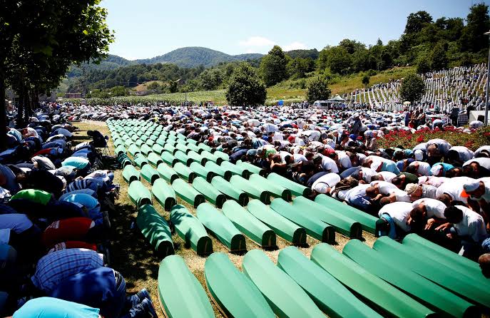 @reshetz Everyone in the civilized world knows what happened in #Srebrenica and that ssia gave armament to serbia to orchestrate the pogorm 😠