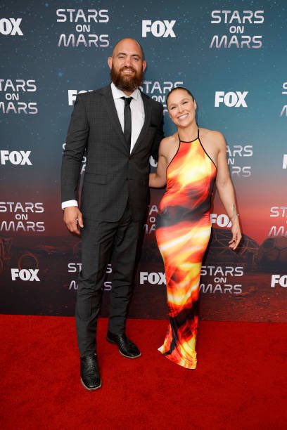 Go Travis Browne & Ronda Rousey! 🔥👏🏽👏🏽👏🏽 #StarsOnMars