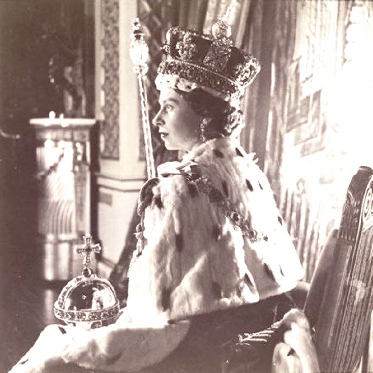 Elizabeth II was 27 at her #Coronation, 70yrs ago today. WATCH: Coronation Procession youtu.be/bTOXdND_Yoo