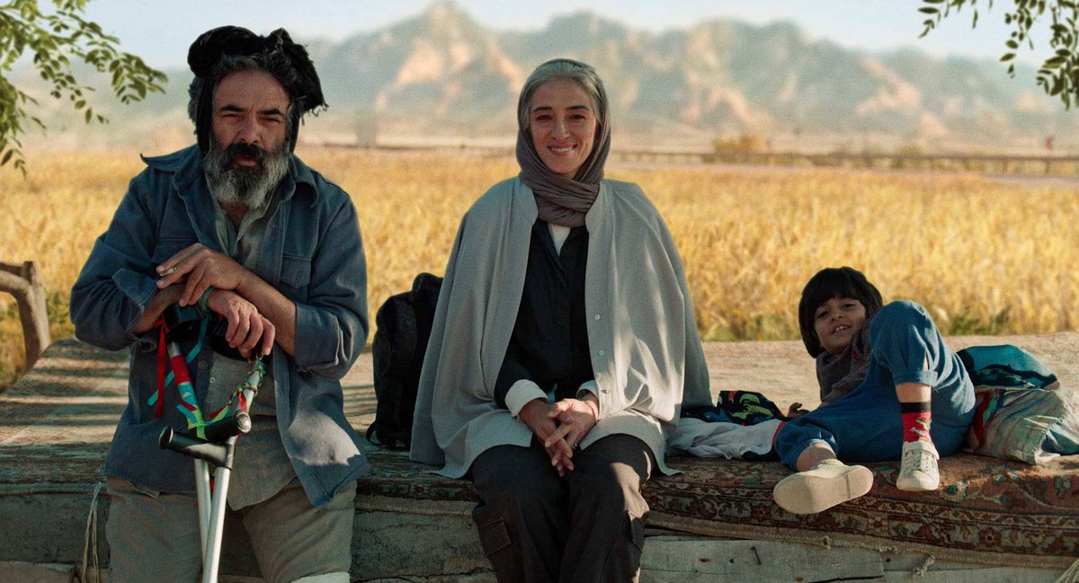 🇮🇷 “Hit the road” de Panah Panahi cuenta la historia de una tierna pero caótica familia, que se encuentra en un viaje por escabrosos paisajes en el que se preocupa por un perro enfermo y se ponen de los nervios los unos a los otros.

📍<a href="/FilmotecaCant/">Filmoteca de Cantabria Mario Camus</a> Santander 🕕19:30h y 21:30h