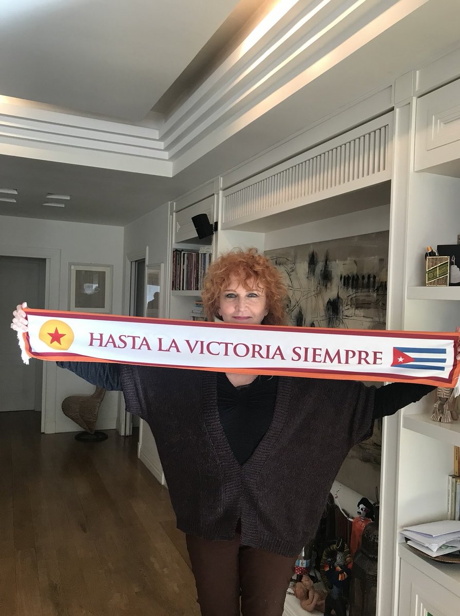 Tra i tanti pregi ⁦@FiorellaMannoia⁩ è anche una grande tifosa giallorossa