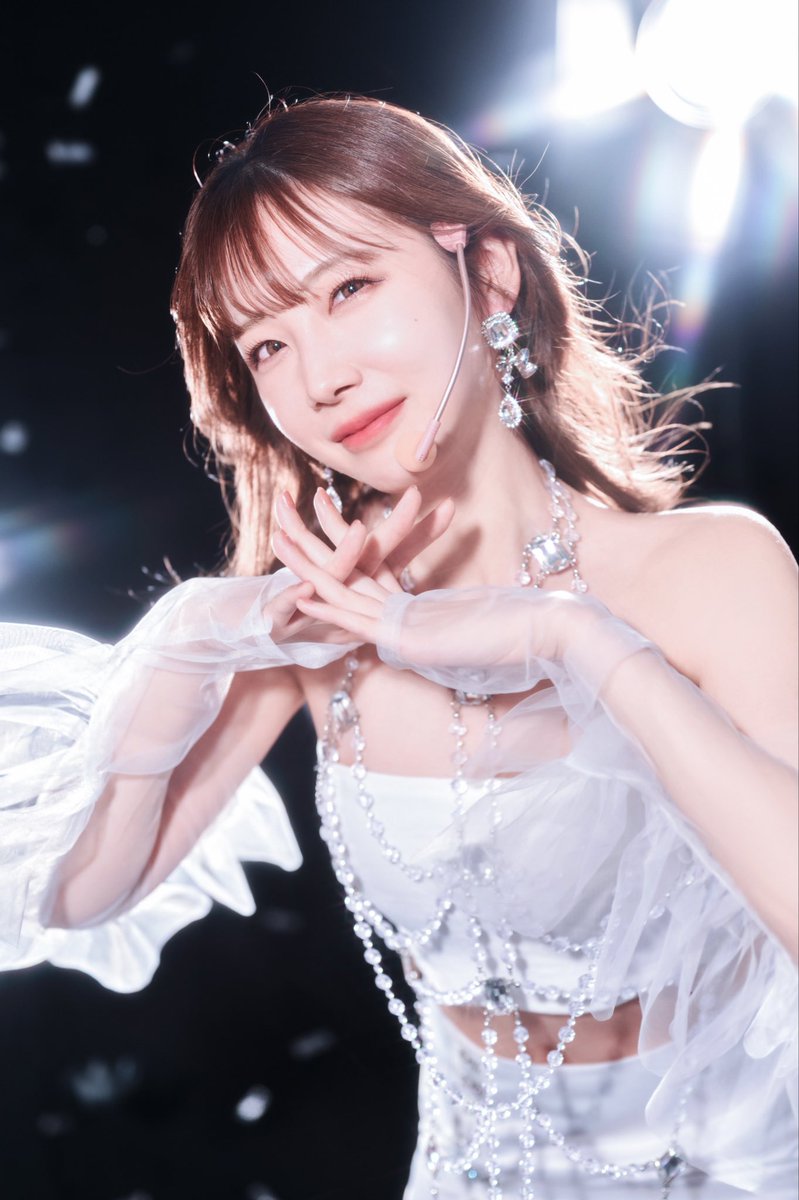 saraparin's tweet photo. ついに気になってた韓国アイドル体験をしてきたよ✨
メイクはセルフで頑張ってみたんだけどどうかな...？
スタジオは韓国のReverie studioさんです！
スタッフさん皆すんごい優しかった🥹
ありがとうございました！ https://t.co/QaNLqgcnyq