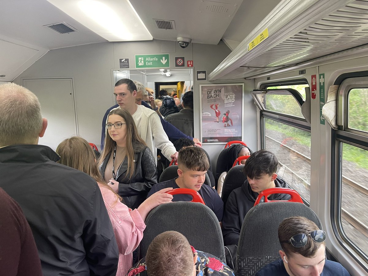 @tfwrail 

08:29 (a.08:35) Llanharan / Pontyclun to Cardiff

Too crowded, standing
Not enough carriages. (only 2)
Taking ages to squeeze everyone, train is getting delayed at each station. 

People left on platform at Pontyclun, next train for them is 09:44 !!! 

Pay for taxi ?