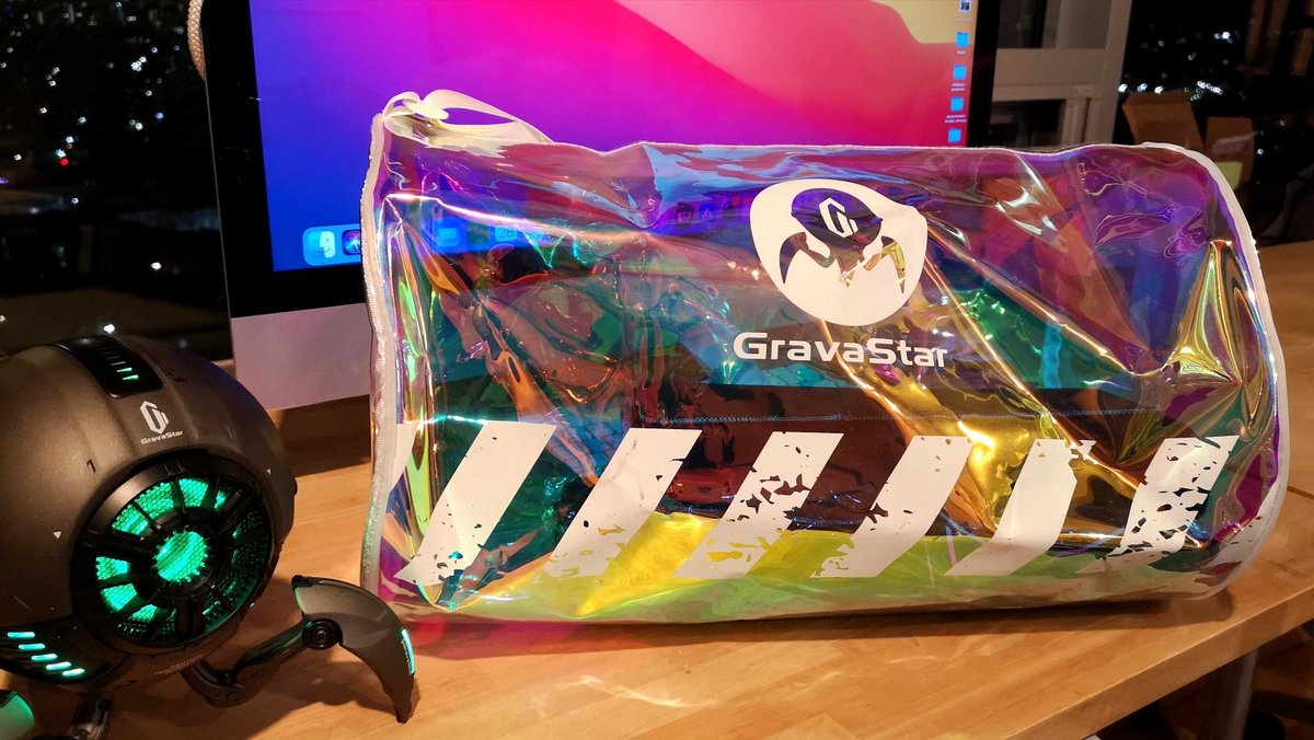 KibidangoJp's tweet photo. #GravaStar #KibidangoStore 
え～と、原宿感満載のレインボーバッグというのはコレです(΄◉◞౪◟◉`)

今日は嵐ですが、夏場のプールやアウトドアでの水遊びに向いているのでは？と思いますが…GravaStarで何でこんなん作った？？？と思っているのは内緒です。
[文責:ツイ担] https://t.co/29zoVlpi4F