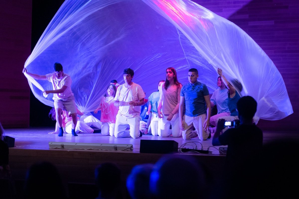 interseccions__'s tweet photo. 👀Com han anat les mostres de dansa del #CompartimInterseccions?💚
El CEE Can Rigol, @el_tarra2 i L'Escola d'Arts En Viu participen als projectes de dansa del programa d'@interseccions__👯
Voleu conèixer com han preparat les mostres finals?
👇
🗞️https://t.co/34D0FGe4bH https://t.co/4PNIzEFWTI