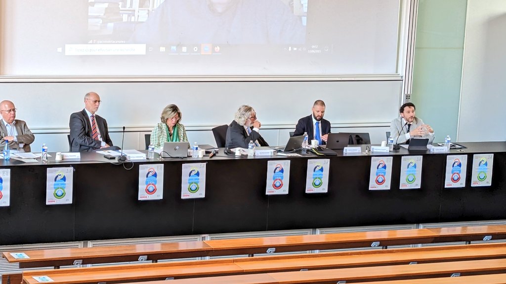 📣🗣️ Première table ronde de la 2e journée du colloque annuel de l'<a href="/Asso_AFDA/">AFDA</a> sur les enseignements des approches européennes.
Matinée présidée par M. <a href="/JeanAuby/">AUBY Jean-Bernard</a>, Pr émérite à Sciences po Paris.

Cc <a href="/IMH_Hauriou/">IMH Institut Hauriou</a>
<a href="/IDETCOM/">IDETCOM</a> <a href="/iejuc/">IEJUC</a>