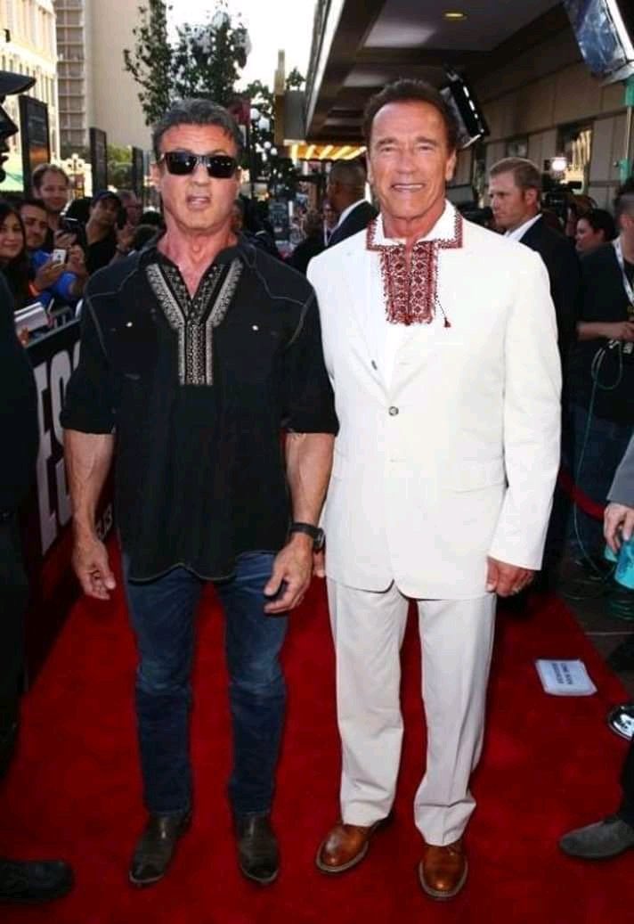 oukrajine's tweet photo. Hollywoodske akčné hviezdy Sylvester Stallone a Arnold Schwarzenegger vo Vyšyvanke. 🇺🇦💪

Sláva Ukrajine! Hrdinom sláva! https://t.co/42nkZSQnYl