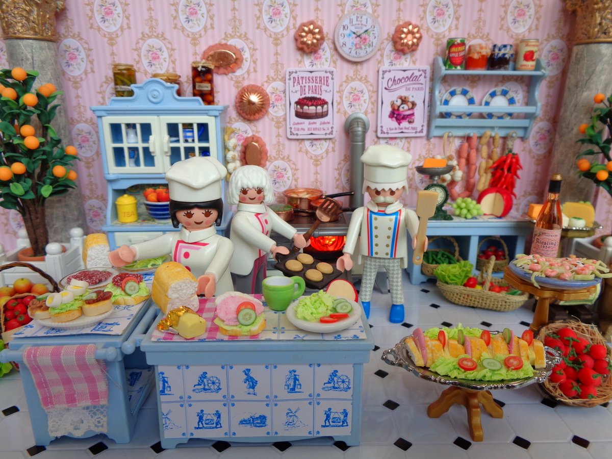 🥄👧🍅 In the Playmobil Kitchen with Chef Escoffier🌞🇫🇷🧑‍🍳🥪💕! 🥗👦🥄

#Wales #Welsh #Cardiff #Newport #StDavids #StAsaph #Swansea #Bangor #llandudno #Spring #SpringVibes #kids #SpringVibes #BeHappy #FridayFeeling #FridayVibes