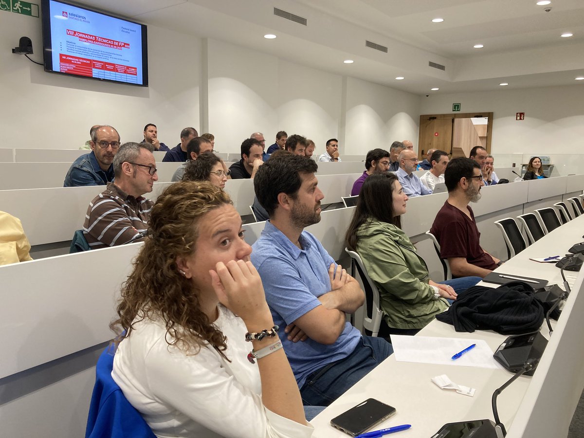 Comienzan las VIII Jornadas Técnicas de FP de <a href="/SalesianosSSM/">Salesianos SSM</a> 

Miguel Esquiroz del <a href="/techdonbosco/">TECH DON BOSCO</a> abre la jornada, presentando a los organizadores en <a href="/SalesianosPam/">Salesianos Pamplona</a> y a los ponentes: Óscar Valencia de <a href="/VW_es/">Volkswagen España</a> en Navarra, de la empresa GURPEA y Nacho Sanz de  <a href="/aennavarra/">AEN</a>
