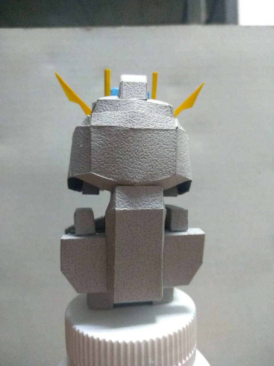 とよっぺ(<a href="/toyoppe/">とよっぺ</a>)さんのSD FAZZの進捗です。切り線と折り線ナシ作りはやはり面倒です、一般的な作りより時間は倍に、胸まで作りました。アーマは本体を完成してから作ると思います、続きは腰。