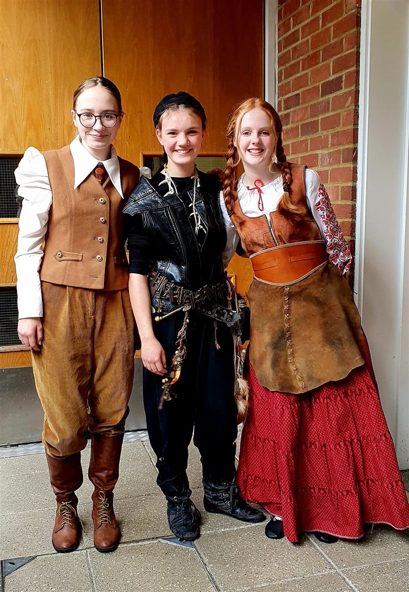KGS1561's tweet photo. #FlashbackFriday➡️KGS Junior Play, Treasure Island🏝️The stage was set, the lights were on, and our #JuniorPlay was a huge success! Big thanks to our talented students who put in so much effort👏Check out some behind the scenes pics to see the magic in action…💫@KGSheadmaster https://t.co/THUX222mVK