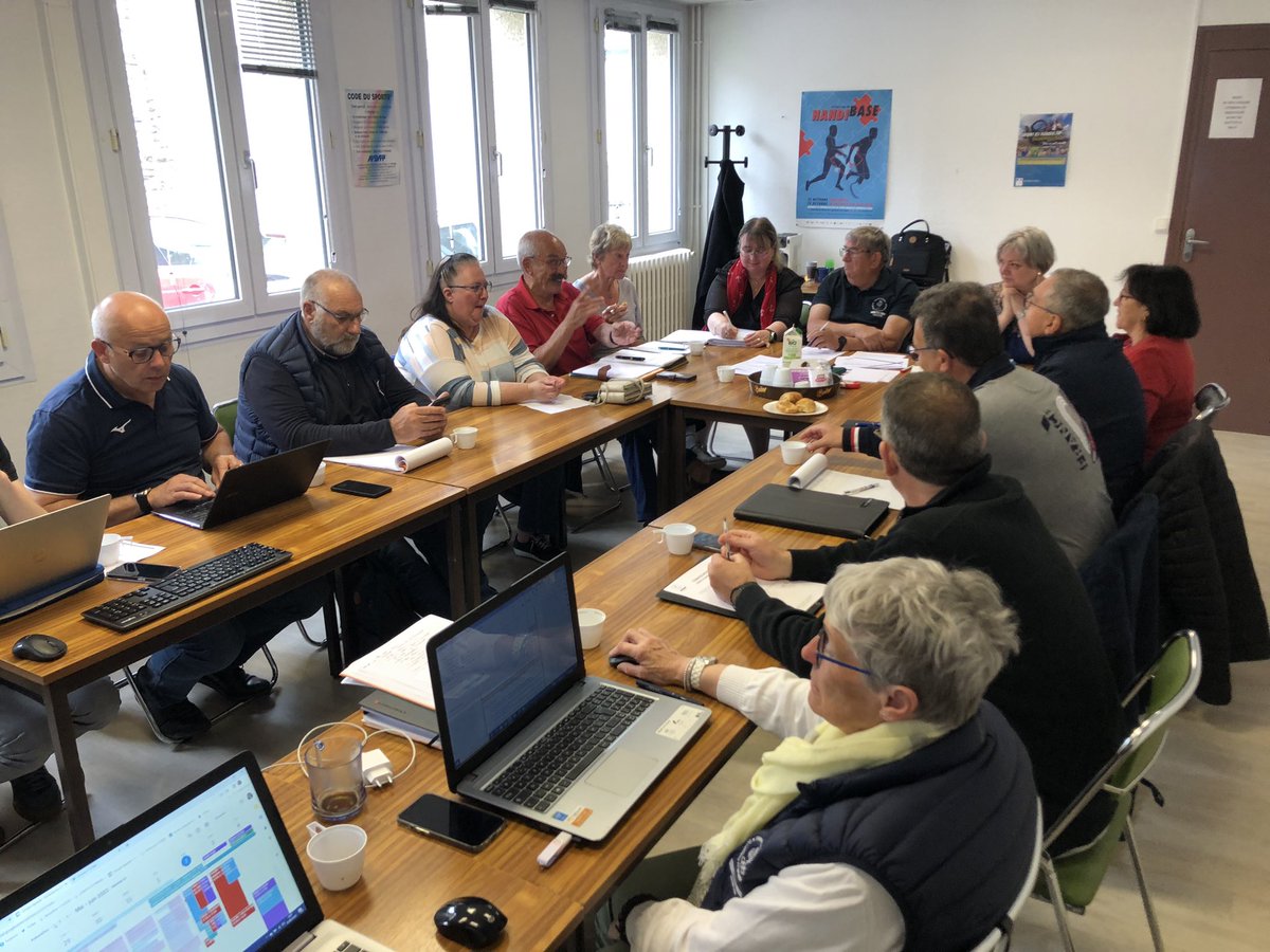 Ce matin, le conseil d’administration du #CDOS de <a href="/LaManche50/">Département de la Manche</a> est reuni pour la dernière fois de la saison sportive 2023/2024, une saison intense 💪👍🔵⚫️🔴🟢🟡

<a href="/CROS_Normandie/">CROS Normandie</a> <a href="/cnosf_media/">cnosf_media</a>