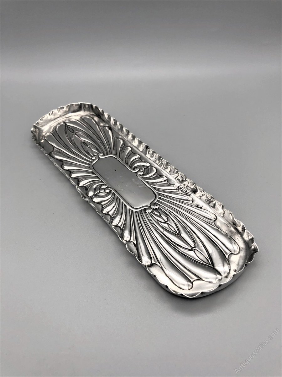 antiques_atlas's tweet photo. For sale on Antiques Atlas is this Art Nouveau Silver Pen Tray, Wm. Hutton & Ss, 1896 https://t.co/rISmhmSmyz #antiques from Burnell & Rowe @ilsuttoneri Great Gift Idea for anyone. #antiquesilvertray #antiquesilver #silvertray
#silvertrays #antiquedeskaccessories https://t.co/MOvX7Tsn6M