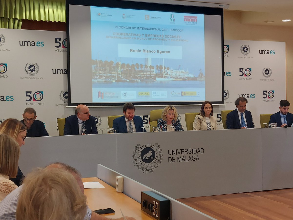 MalagaJuntaEE's tweet photo. Con la intervención de la delegada de @EmpleoJunta, @carmenssierra_, comienza el `VI #Congreso Internacional CIES-EESCOOP´, de #EconomíaSocial, que se celebra durante estos días en @InfoUMA: "#Andalucía es líder en cooperativas al dar empleo a cerca de 82.000 personas". #PIMESA https://t.co/9wxxDuJVI2