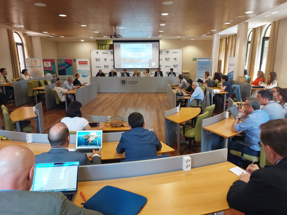 MalagaJuntaEE's tweet photo. Con la intervención de la delegada de @EmpleoJunta, @carmenssierra_, comienza el `VI #Congreso Internacional CIES-EESCOOP´, de #EconomíaSocial, que se celebra durante estos días en @InfoUMA: "#Andalucía es líder en cooperativas al dar empleo a cerca de 82.000 personas". #PIMESA https://t.co/9wxxDuJVI2