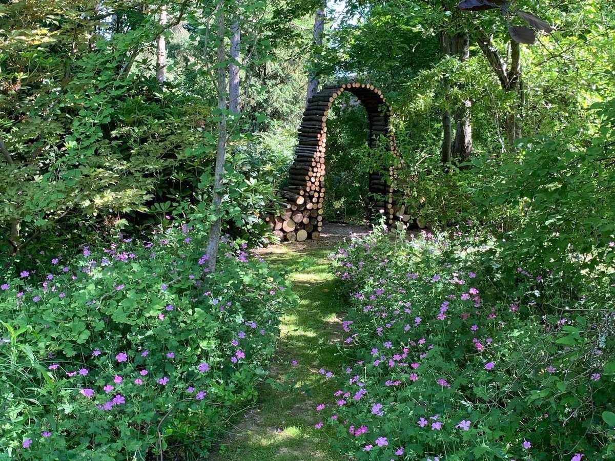 📢 @SussexNGS Open Garden at Orchard Cottage Crowborough, 2nd, 3rd & 4th June 10-4pm. findagarden.ngs.org.uk/garden/42940/o…  Definitely worth a visit and there’s a @PelhamPlants stall there too 😉 
@NGSOpenGardens #charityopengarden
#opengarden
#sussexgardens