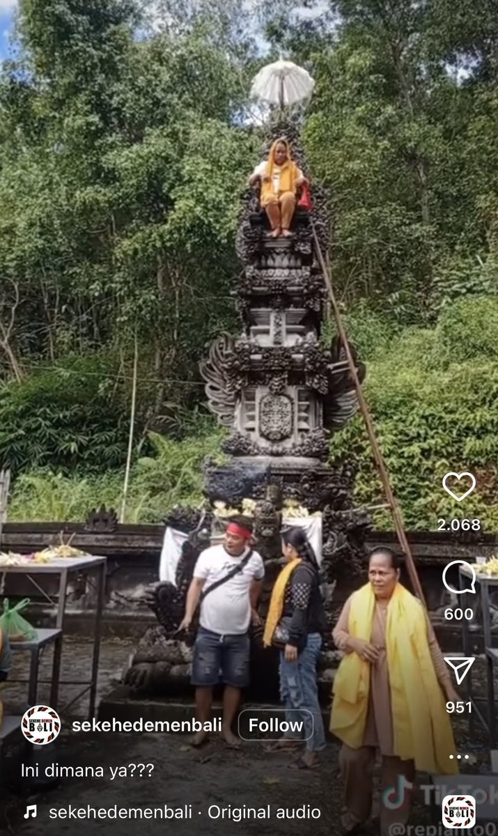 Buk.. buk.. ngapain naek kesana. Kl mau yang tinggi tuh dibelakangnya banyak pohon, lebih tinggi pula..

Tidak bisa ber word word melihat kelakuan sebagian manusia jaman now 🙈