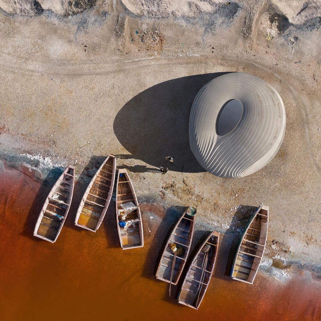 HassellStudio teamed up with To.org to create a #3Dprinted pavilion, crafted from recycled plastic. Xavier De Kestelier, Head of Design: " Our vision? A pavilion off the grid, adaptable to local climates, embodying the lowest possible carbon footprint."