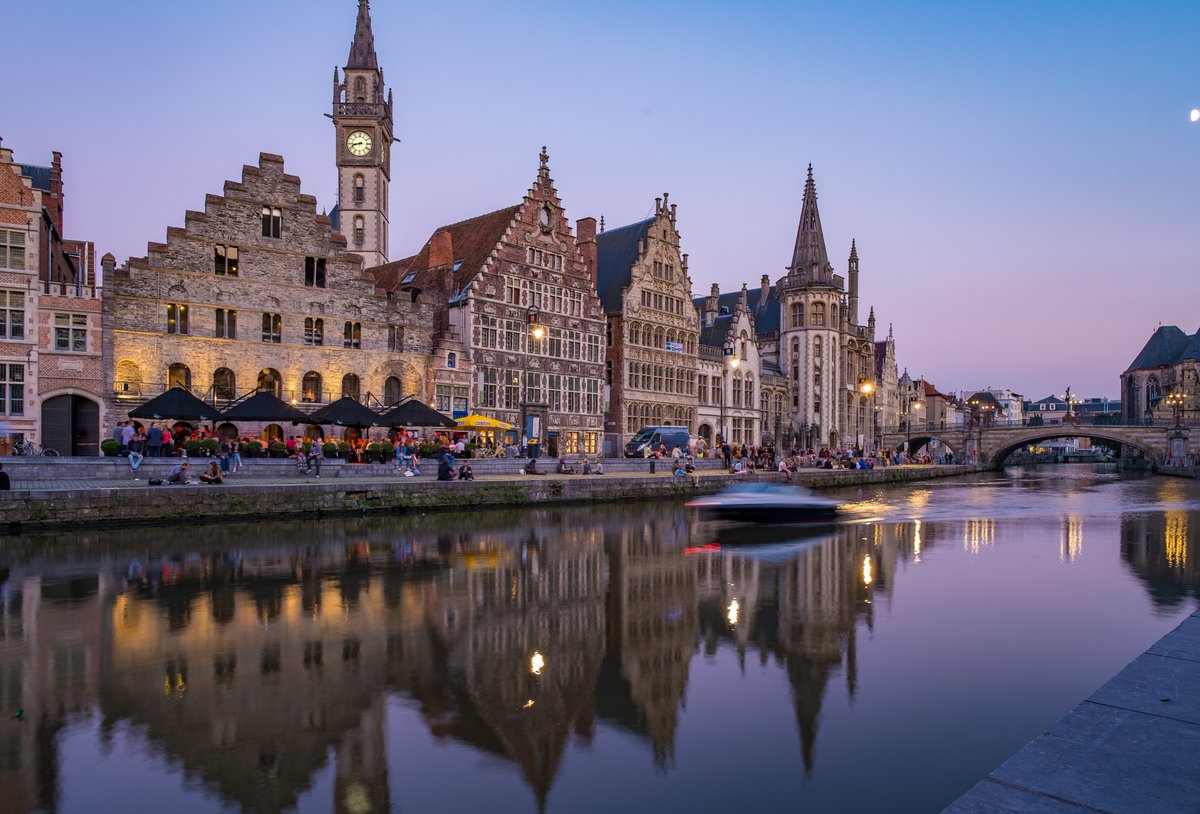 A very good morning to all. Hope you are well. What are you plans for the weekend?

Today's image comes from my Blue Hour gallery and was taken in Ghent. It has been used by Lonely Planet for a guide to Flanders. 

#visitflanders #photooftheday