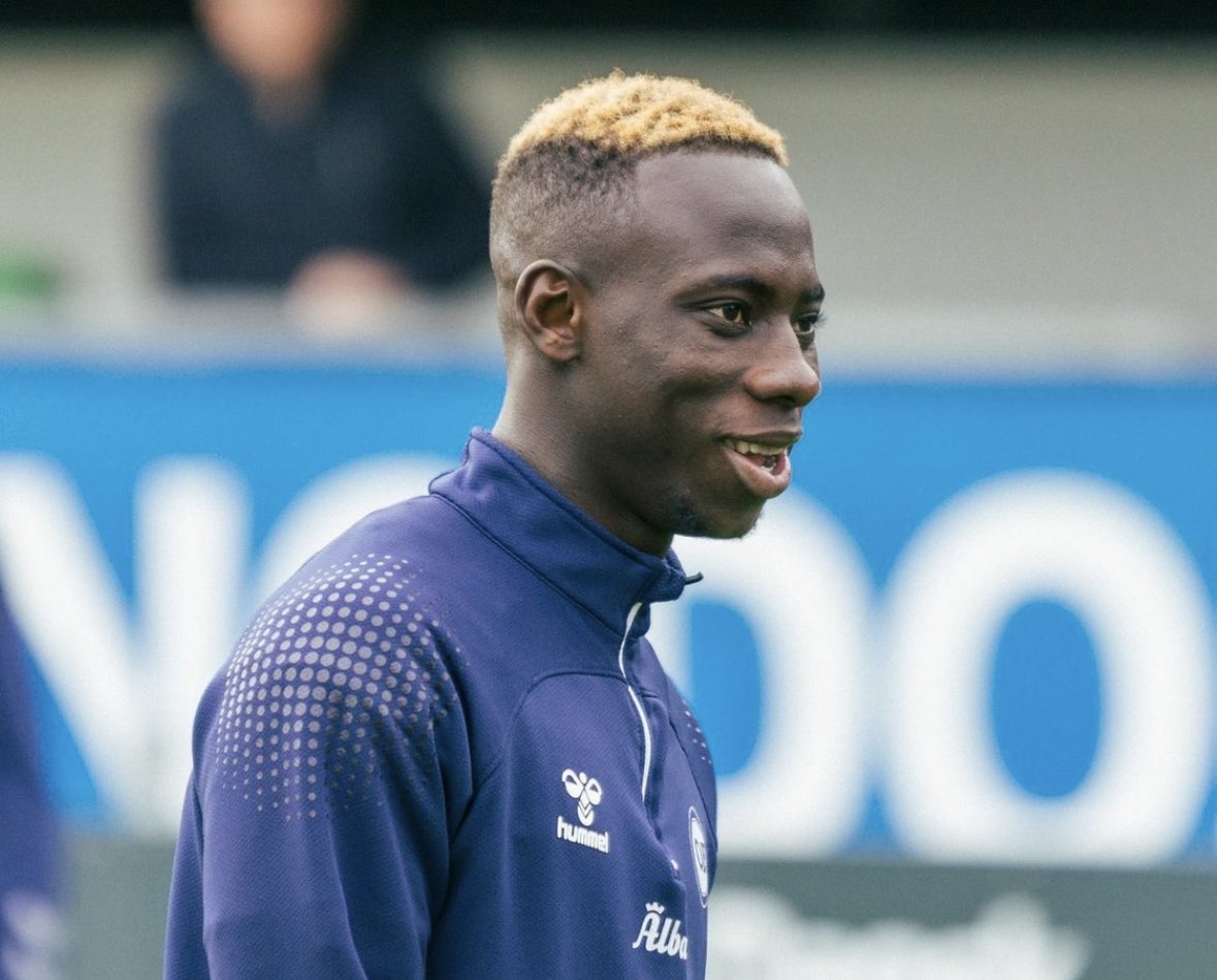 FabrizioRomano's tweet photo. Newcastle are closing in on another top talent for the future: 2004 born winger Yankuba Minteh is set to join Magpies on permanent deal from Odense, work permit pending. 🚨⚪️⚫️ #NUFC

The Gambian winger will cost €7m, as @F_Abolhosseini called.

Medical to take place soon. https://t.co/7KJm6qLYsN